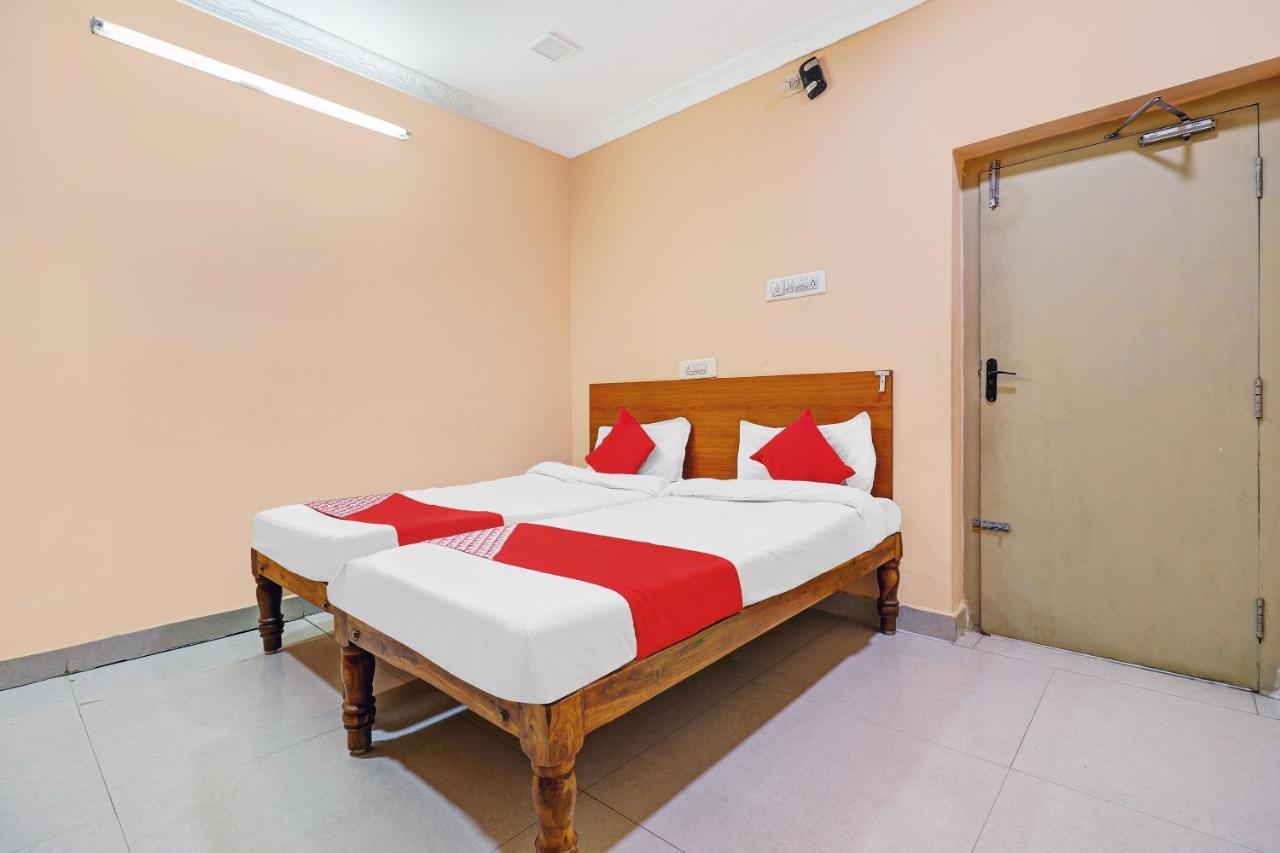 Oyo 81409 Hotel Sivajothi Thoothukudi Buitenkant foto