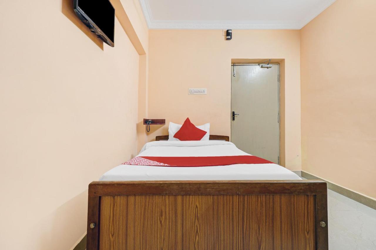 Oyo 81409 Hotel Sivajothi Thoothukudi Buitenkant foto