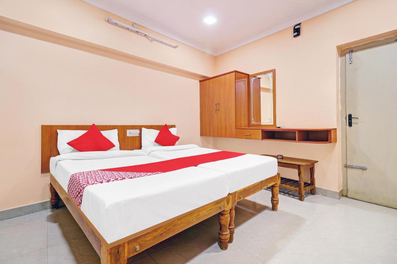 Oyo 81409 Hotel Sivajothi Thoothukudi Buitenkant foto