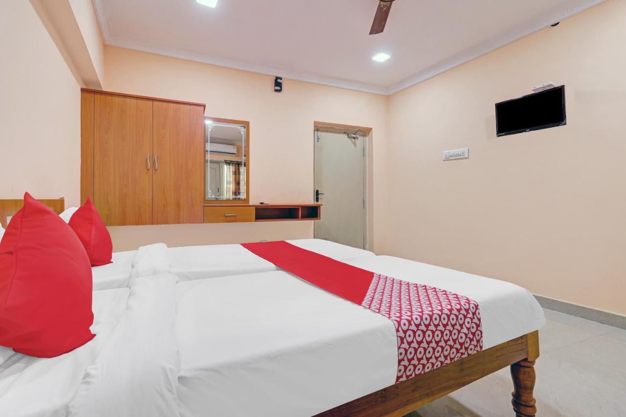 Oyo 81409 Hotel Sivajothi Thoothukudi Buitenkant foto