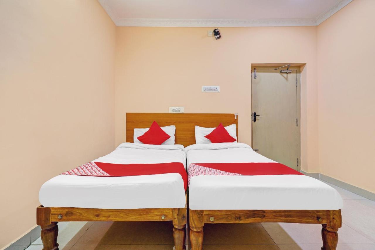 Oyo 81409 Hotel Sivajothi Thoothukudi Buitenkant foto