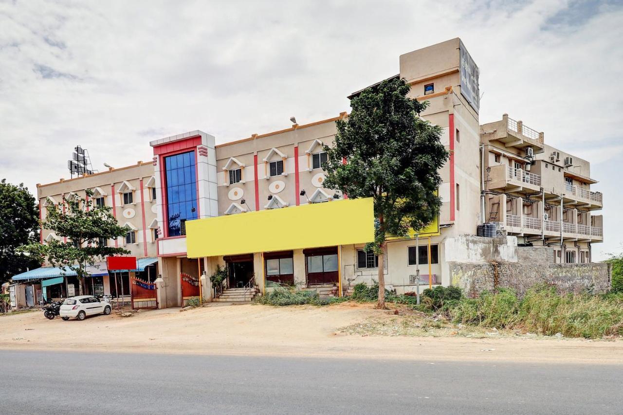 Oyo 81409 Hotel Sivajothi Thoothukudi Buitenkant foto